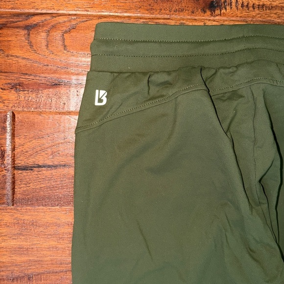 BuffBunny Jasmine Jogger Legging in Olive Green, Size S - Picture 6 of 7